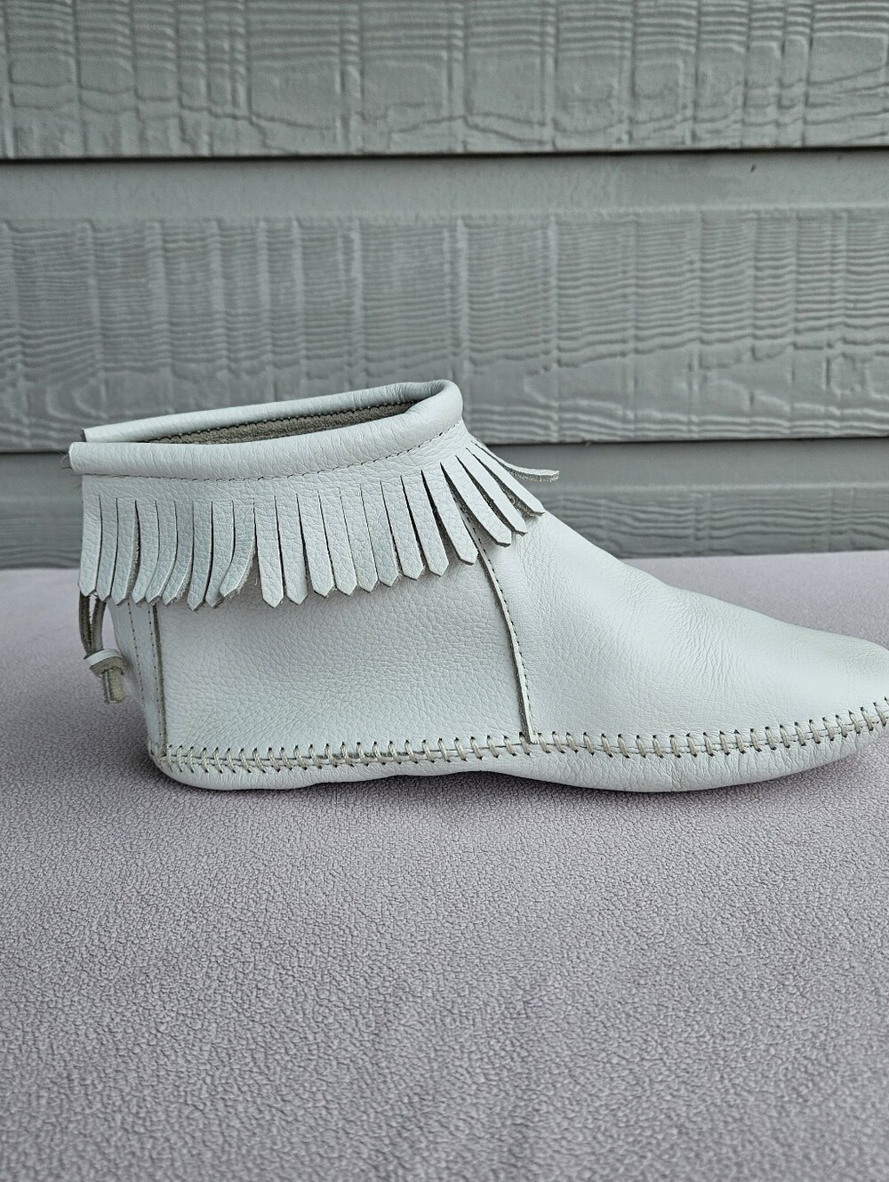 Vtg Minnetonka Moccasins Women SZ 10 White Fringe Ankle Boots USA Made Leather - Picture 2 of 12